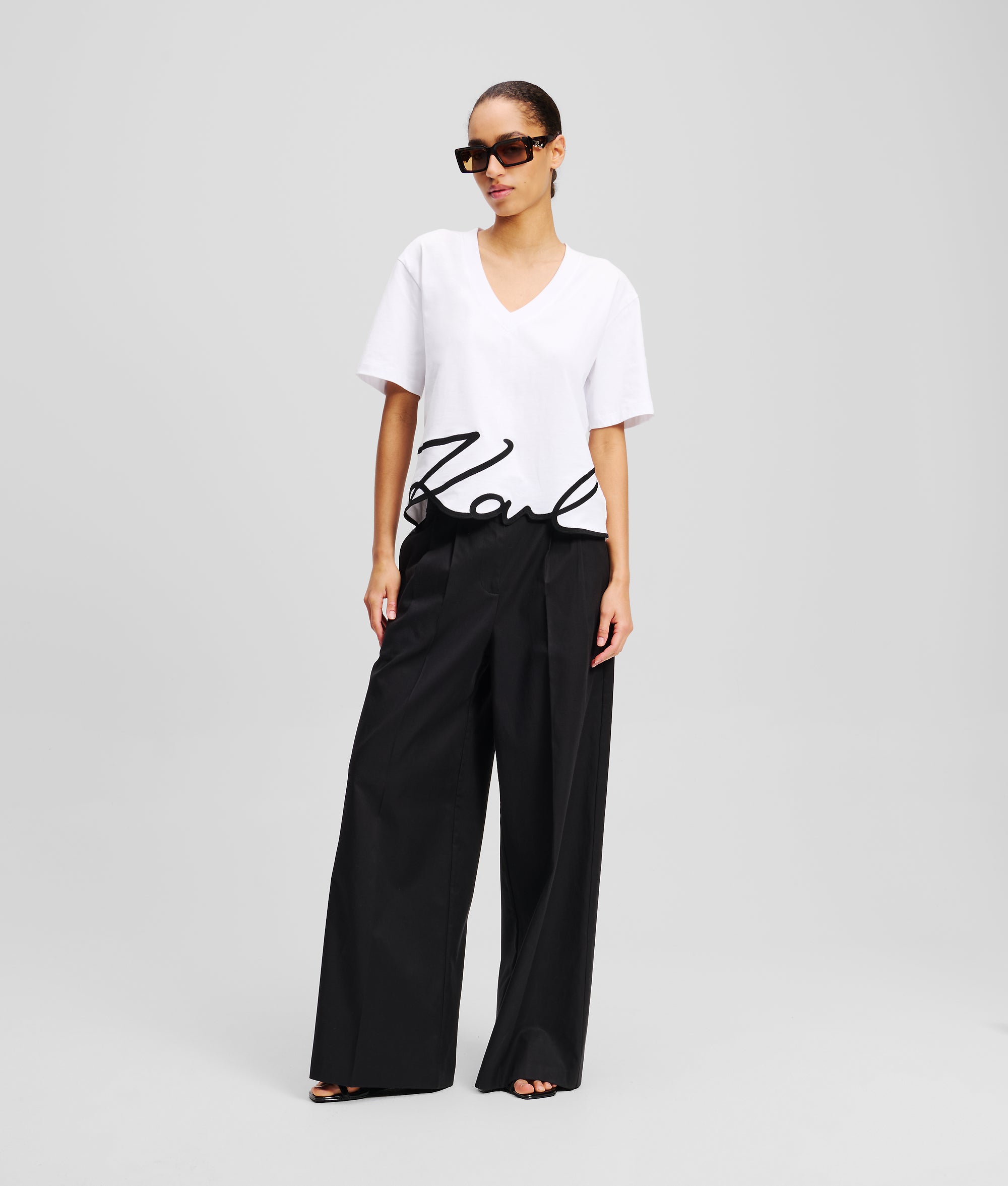 SIGNATURE V-NECK T-SHIRT - Image 4