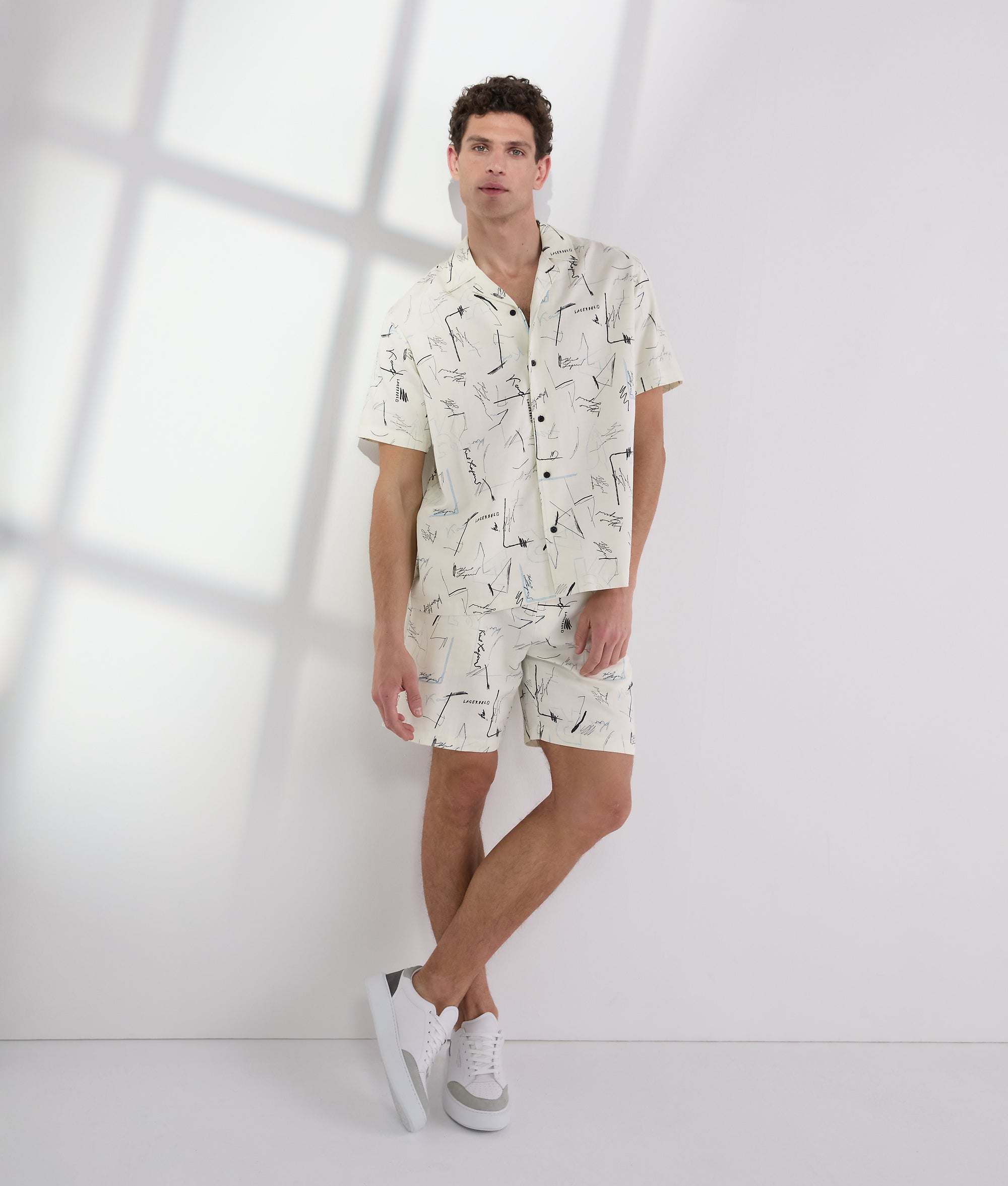 ALL-OVER-PRINT SHORTS - Image 4