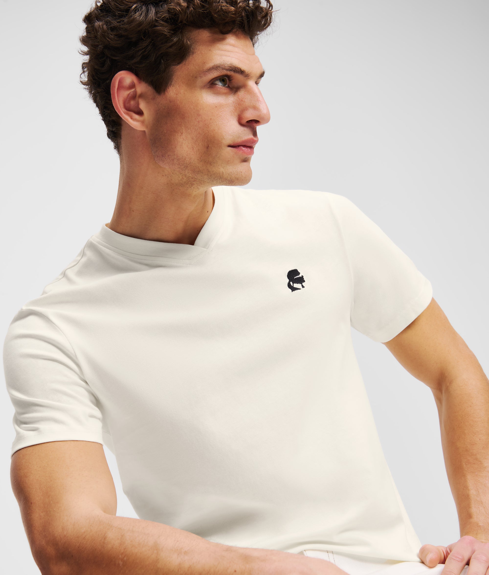 KAMEO V-NECK T-SHIRT - Image 3