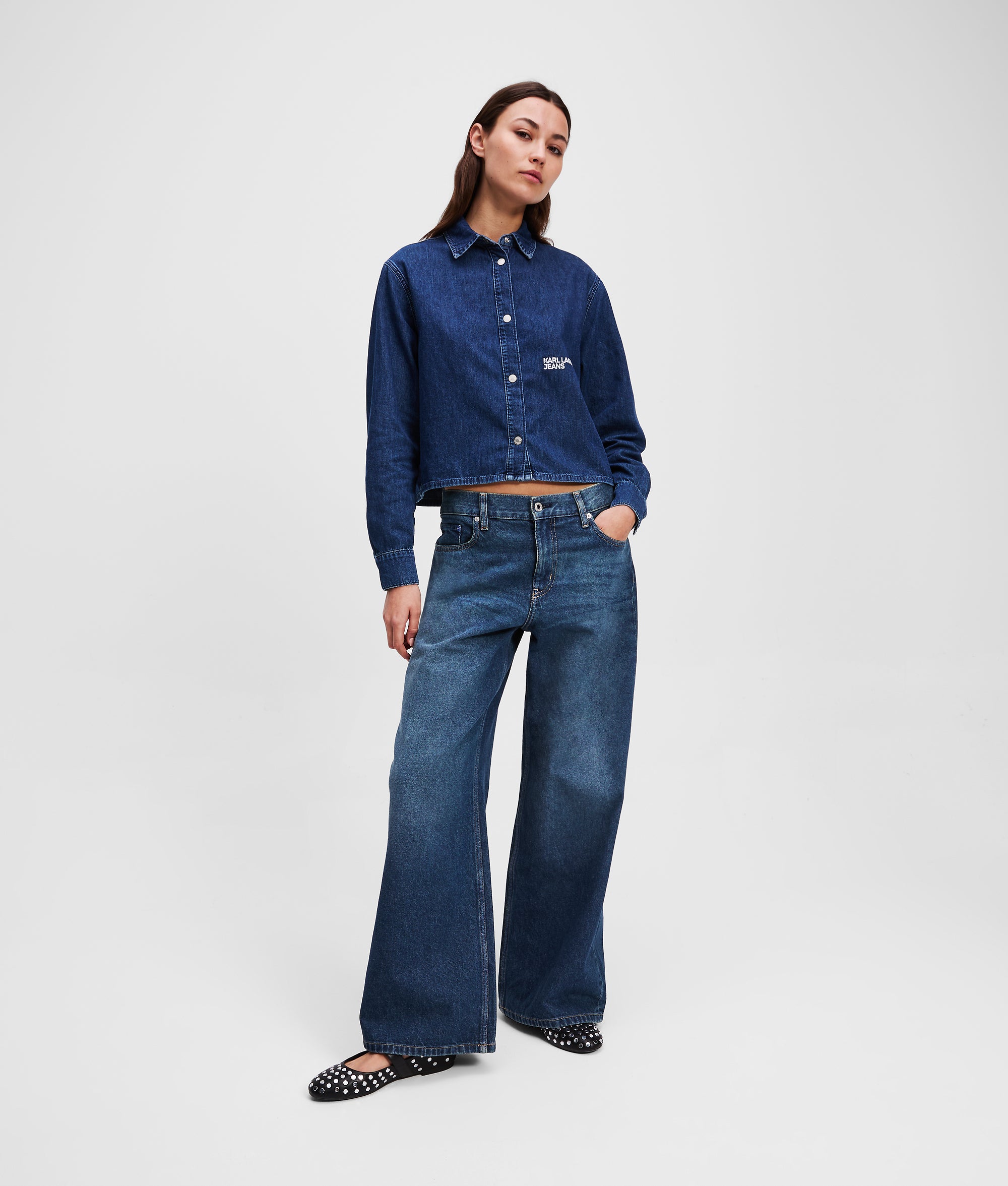 LOW-RISE WIDE-LEG JEANS